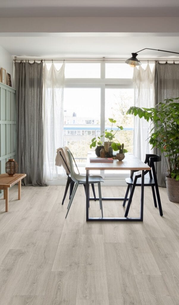 Geborstelde grijze eik