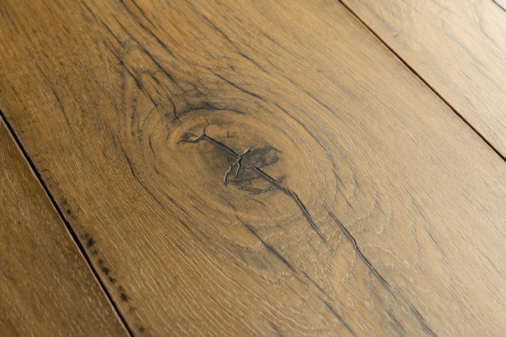 Gebarsten naturelle eik